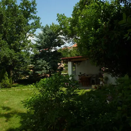 Leona Apartman *