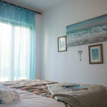 Leona Apartman *